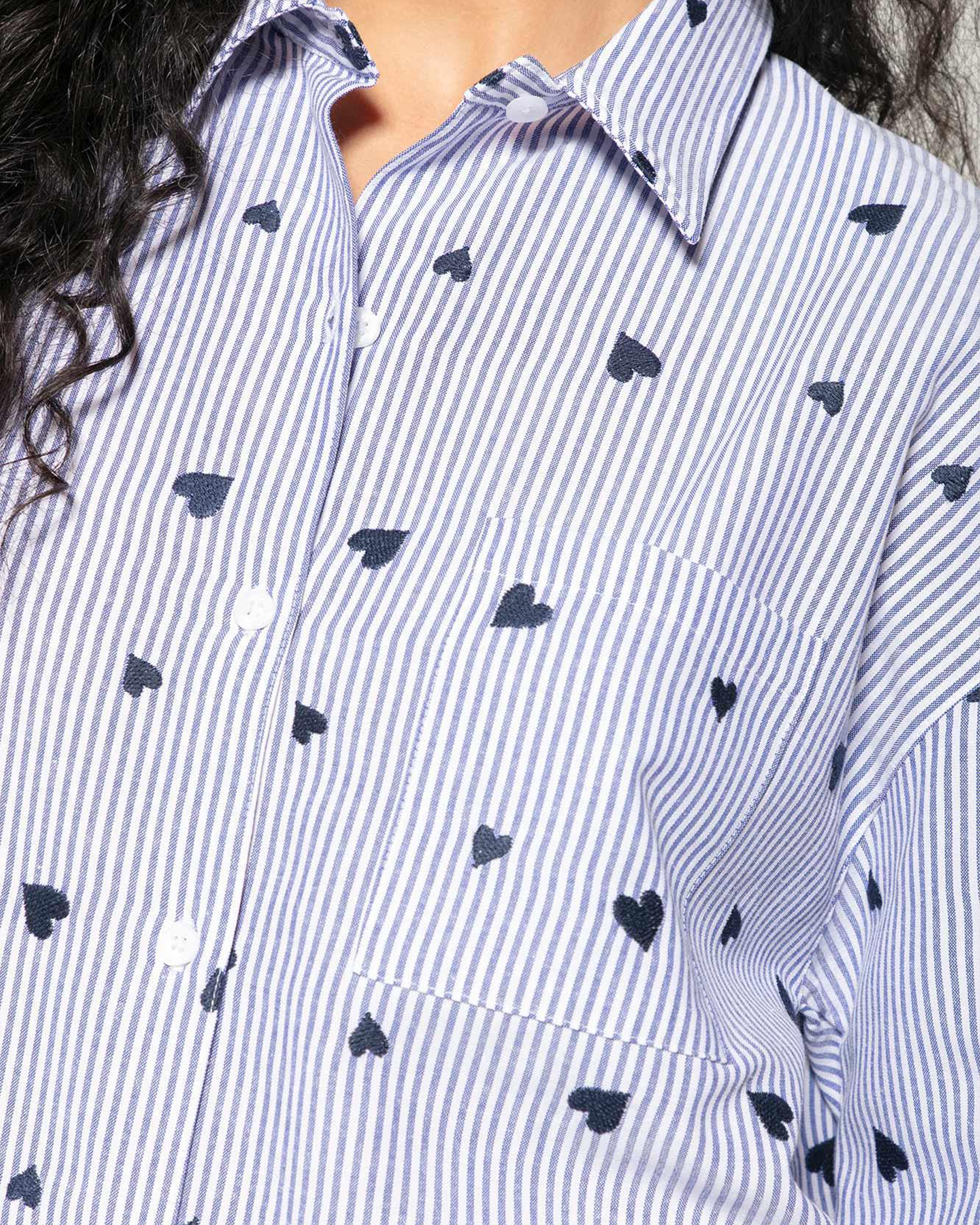 Camisa bordada com fendas laterais Biamar 12223