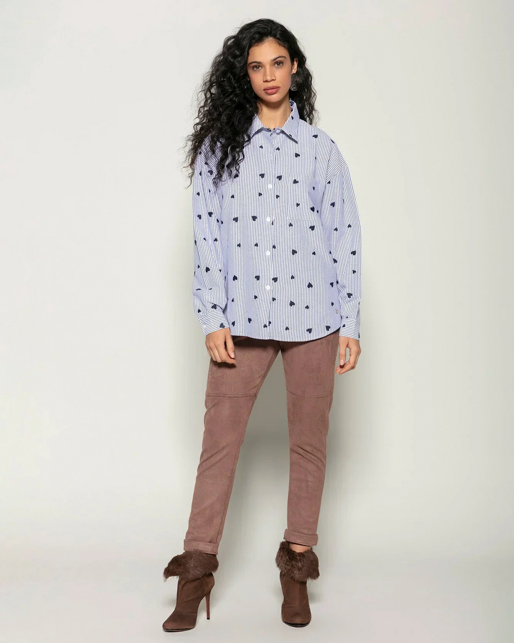 Camisa bordada com fendas laterais Biamar 12223