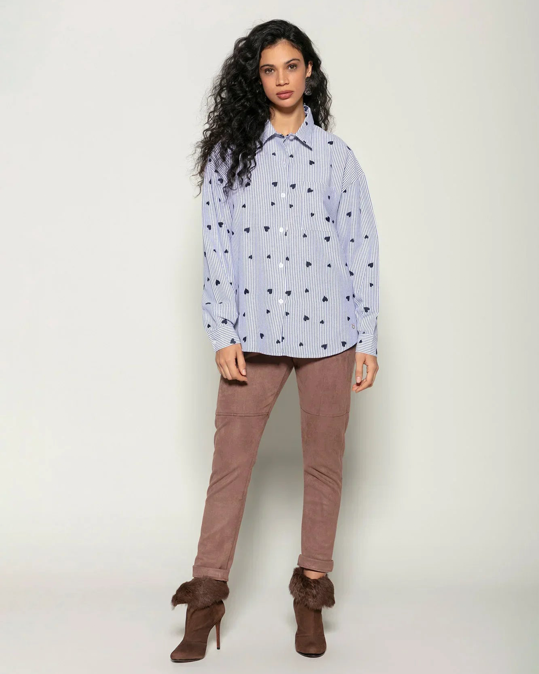 Camisa bordada com fendas laterais Biamar 12223