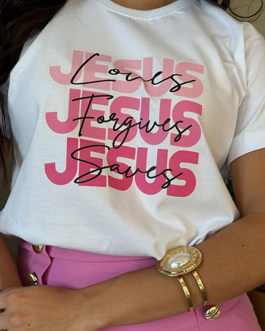 T-shirt Jesus Loves