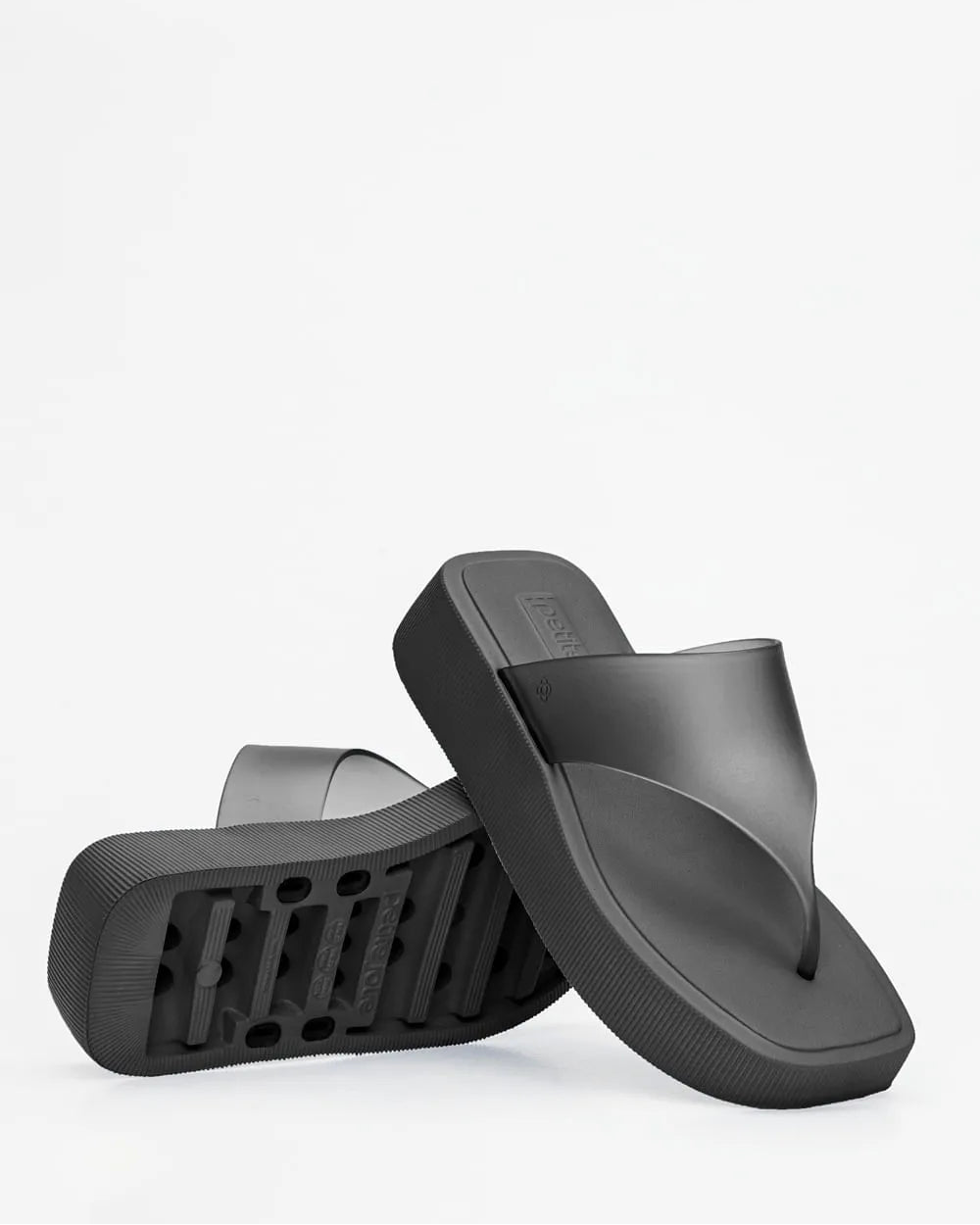 Chinelo Petite Jolie Key Preto Translúcido PJ7674