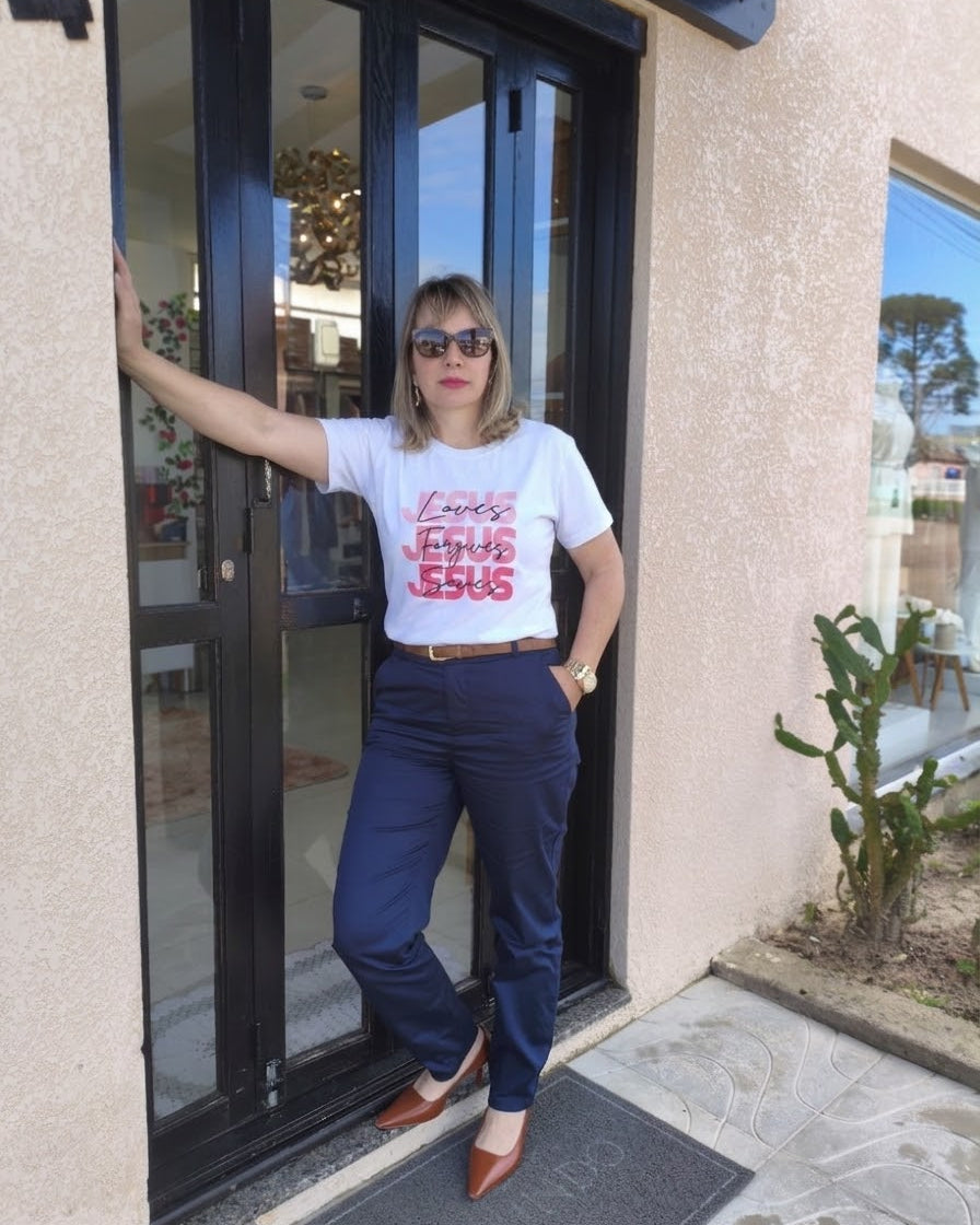 T-shirt Jesus Loves