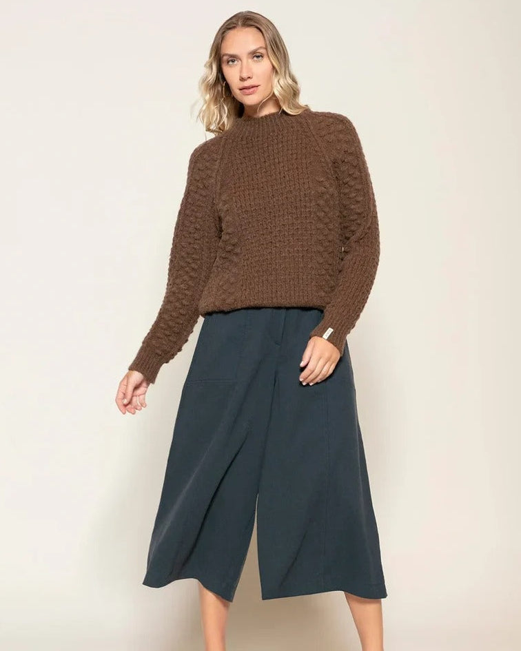 Blusa em ponto detalhado com cava raglan Biamar 12454