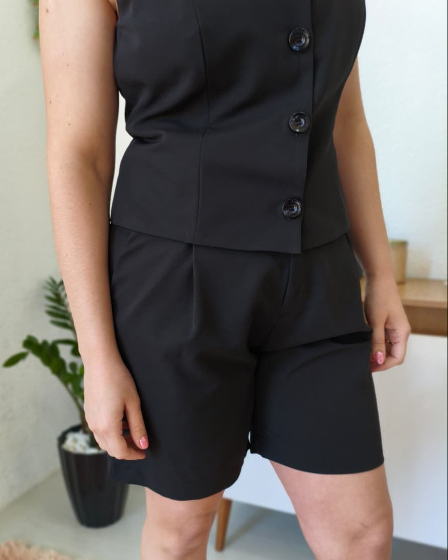 Conjunto Colete Com Botões E Bermuda