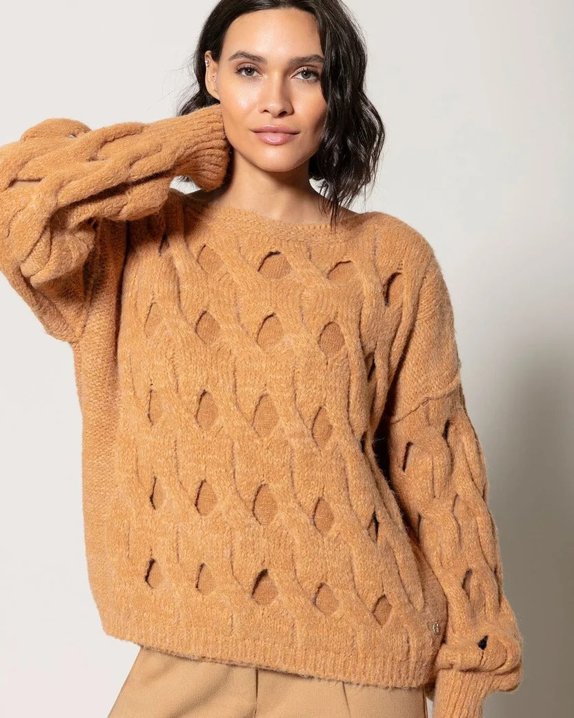 Blusa pontos vazados com gola canoa mangas cava quadrada Biamar 11388
